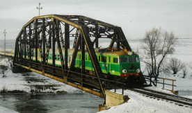 Lokomotywa serii EP07-356 z pociągiem ekspresowym "Karłowicz" nr 13401 relacji...